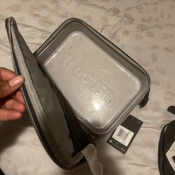 nike lunch/beauty box - Picture 3 of 3